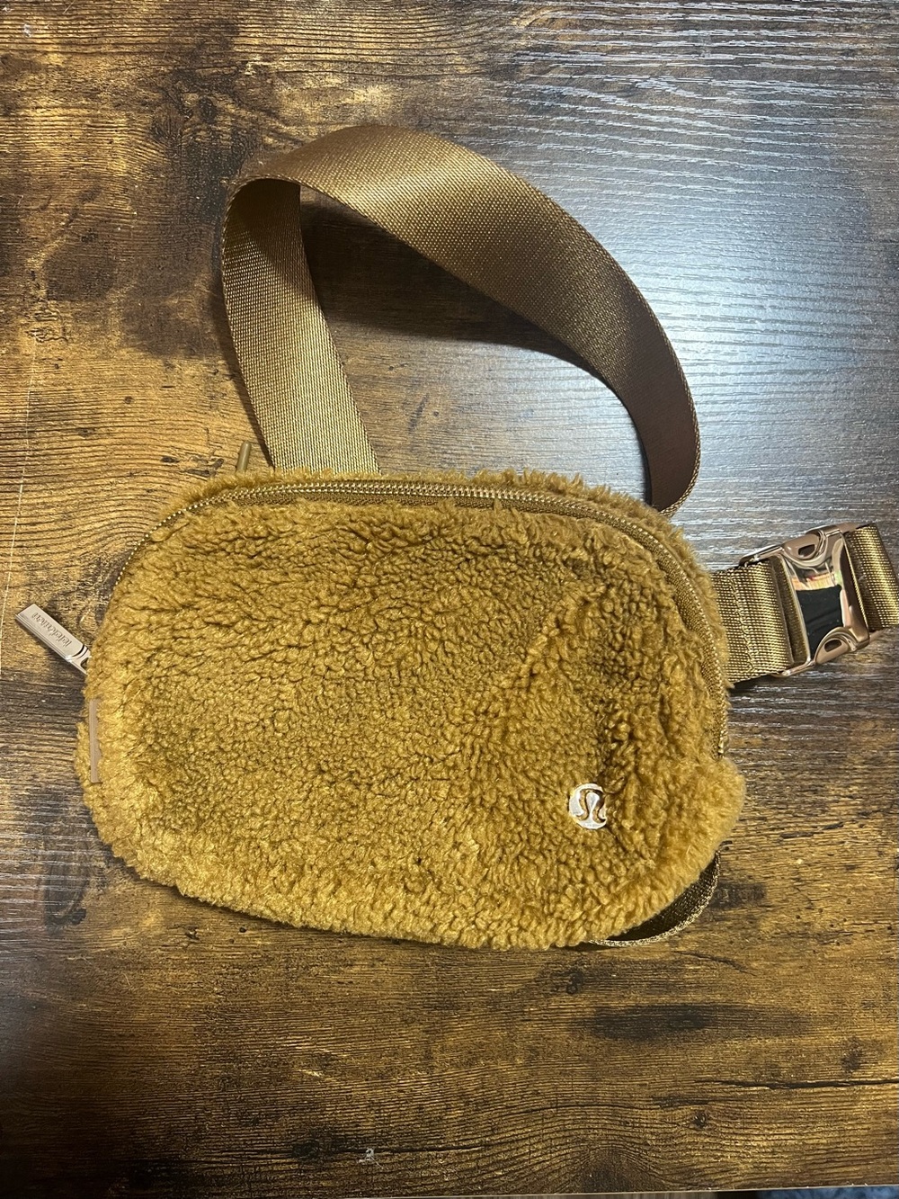 Lululemon Everywhere Belt Bag 1L Sherpa Fleece in Burnt Caramel